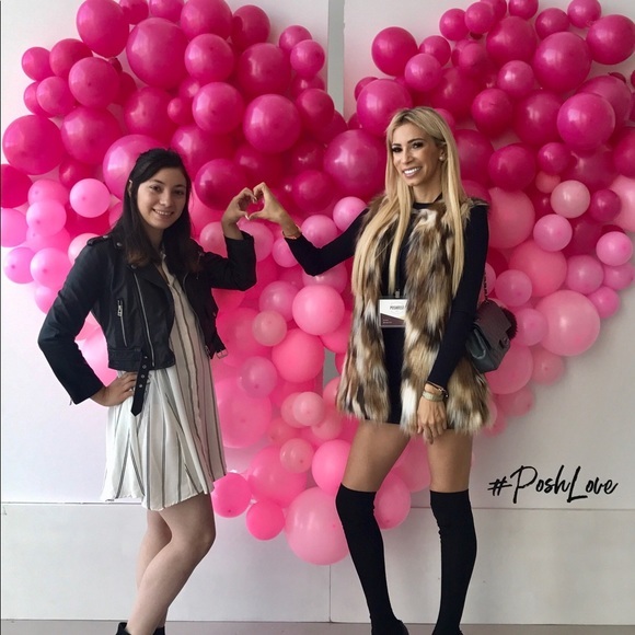 Enter for a free giveaway 🩷🩷🩷🩷🩷 - Picture 10 of 11